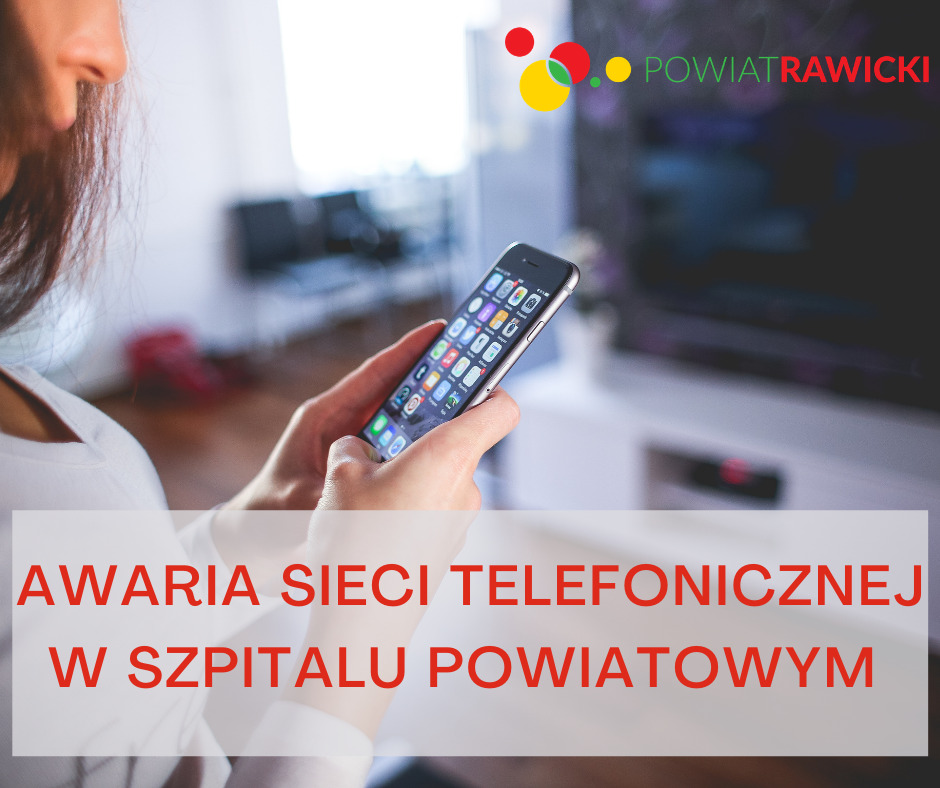 kobieta trzymająca telefon, informacja o awarii sieci telefonicznej w Szpitalu Powiatowym w Rawiczu